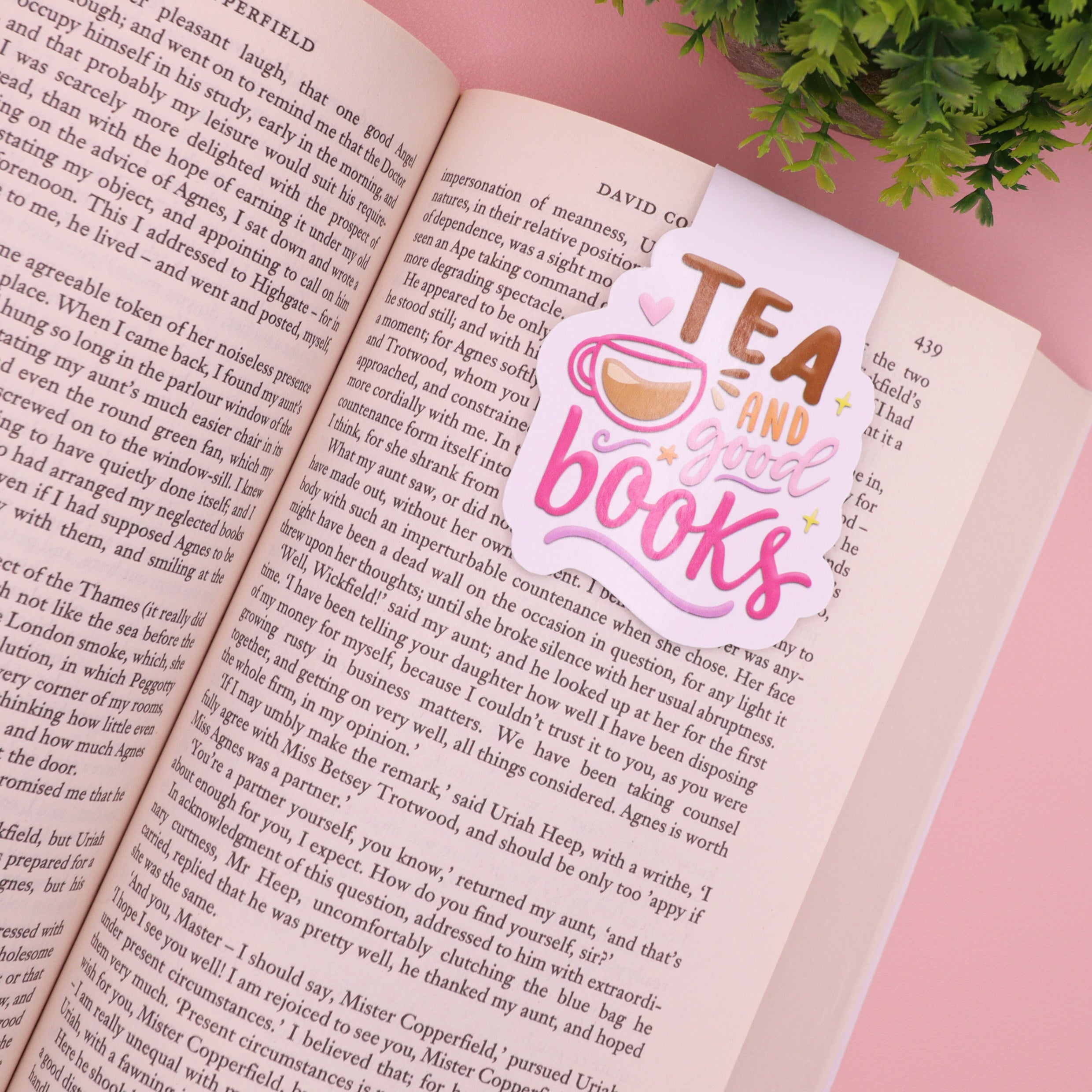 Tea & Good Books Magnetic Bookmark
